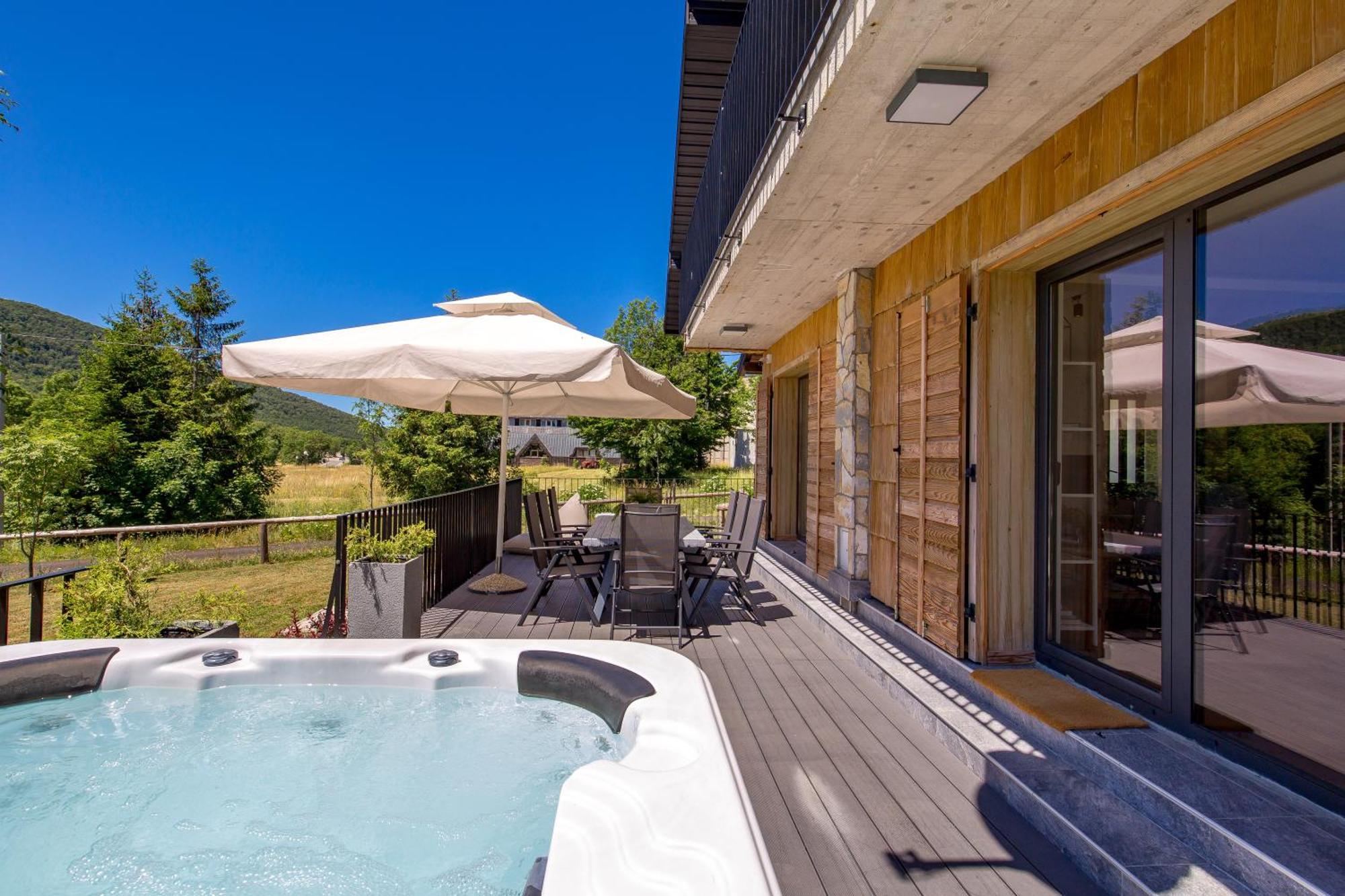Modern Alpine Monsalbius Chalet Baske Ostarije Exterior photo